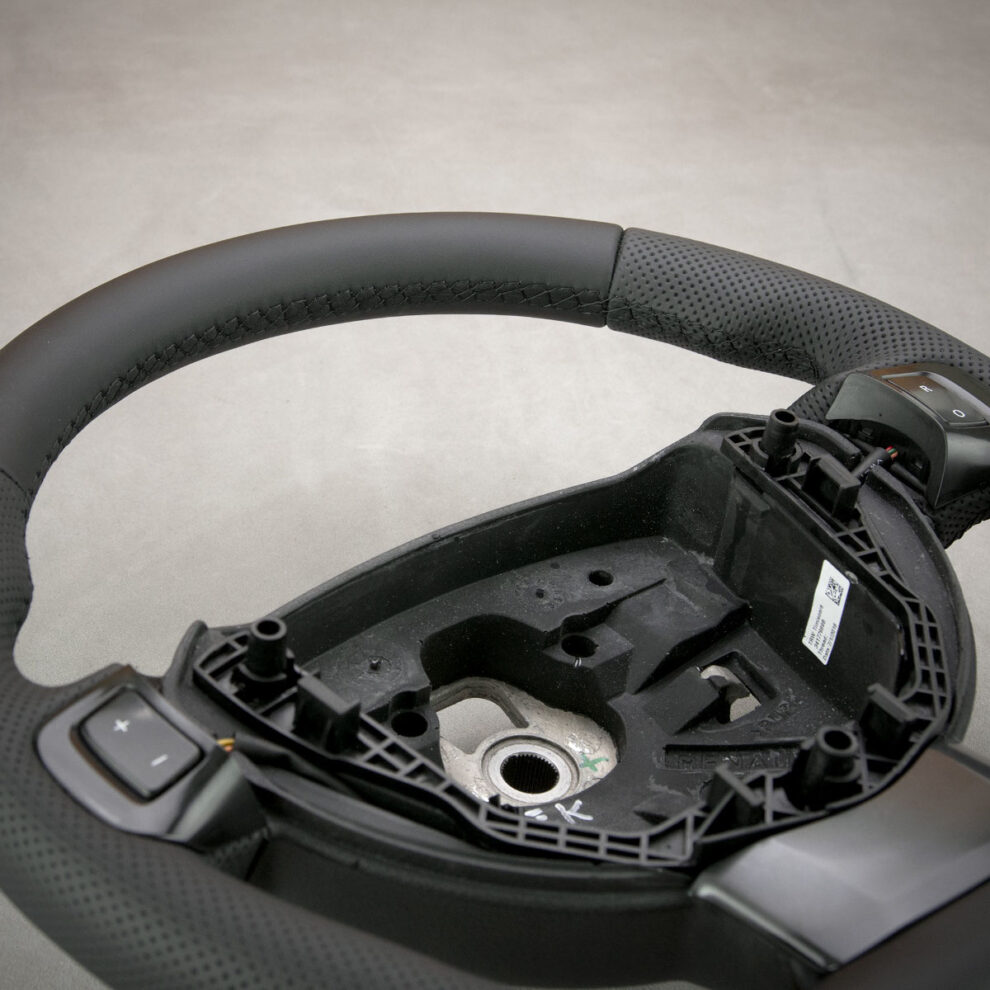 Modyfikacja i obszycie kierownicy Dacia Duster