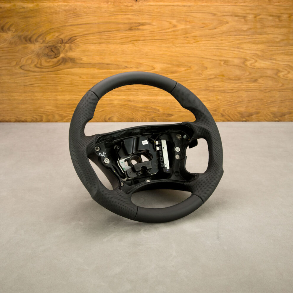 Modyfikacja i obszycie kierownicy Mercedes-Benz W211