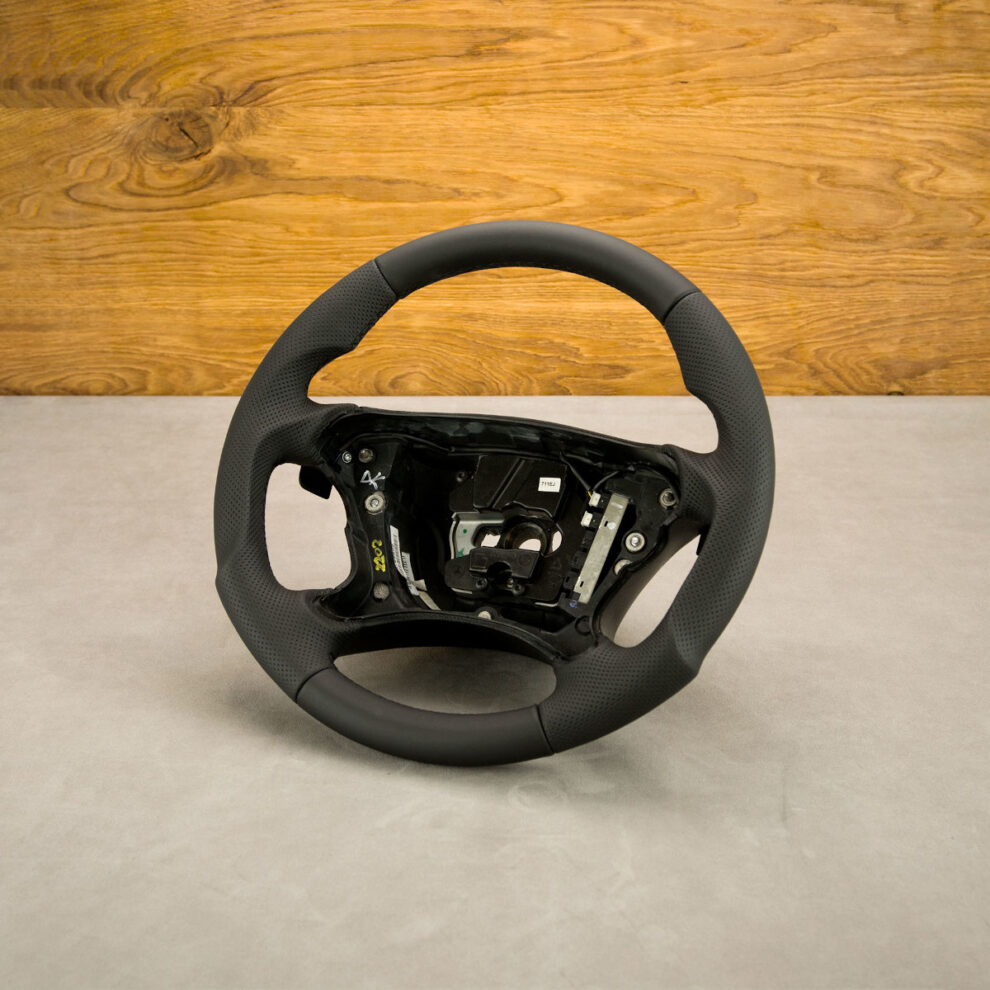 Modyfikacja i obszycie kierownicy Mercedes-Benz W211