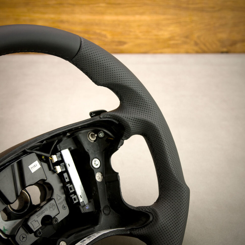 Modyfikacja i obszycie kierownicy Mercedes-Benz W211