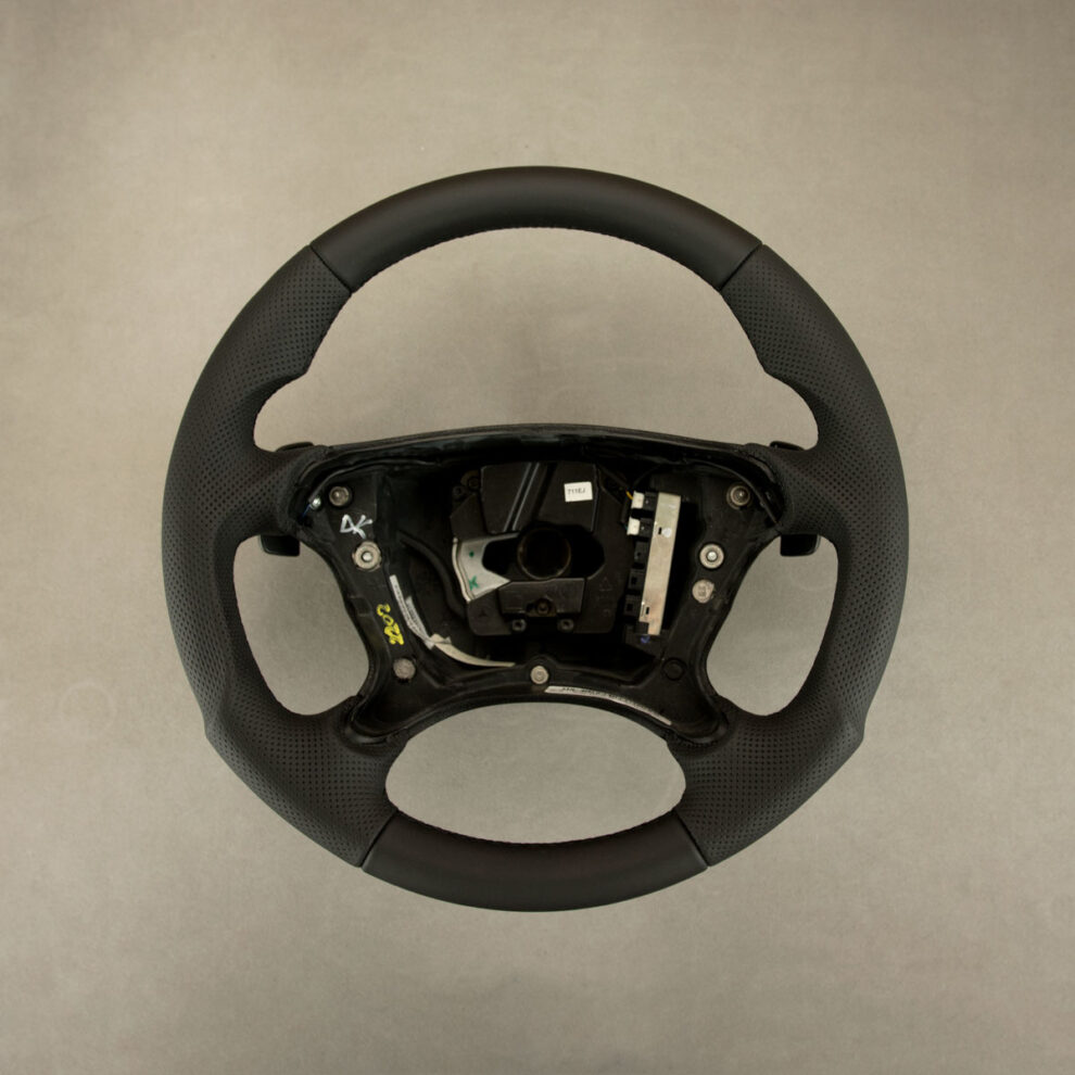 Modyfikacja i obszycie kierownicy Mercedes-Benz W211