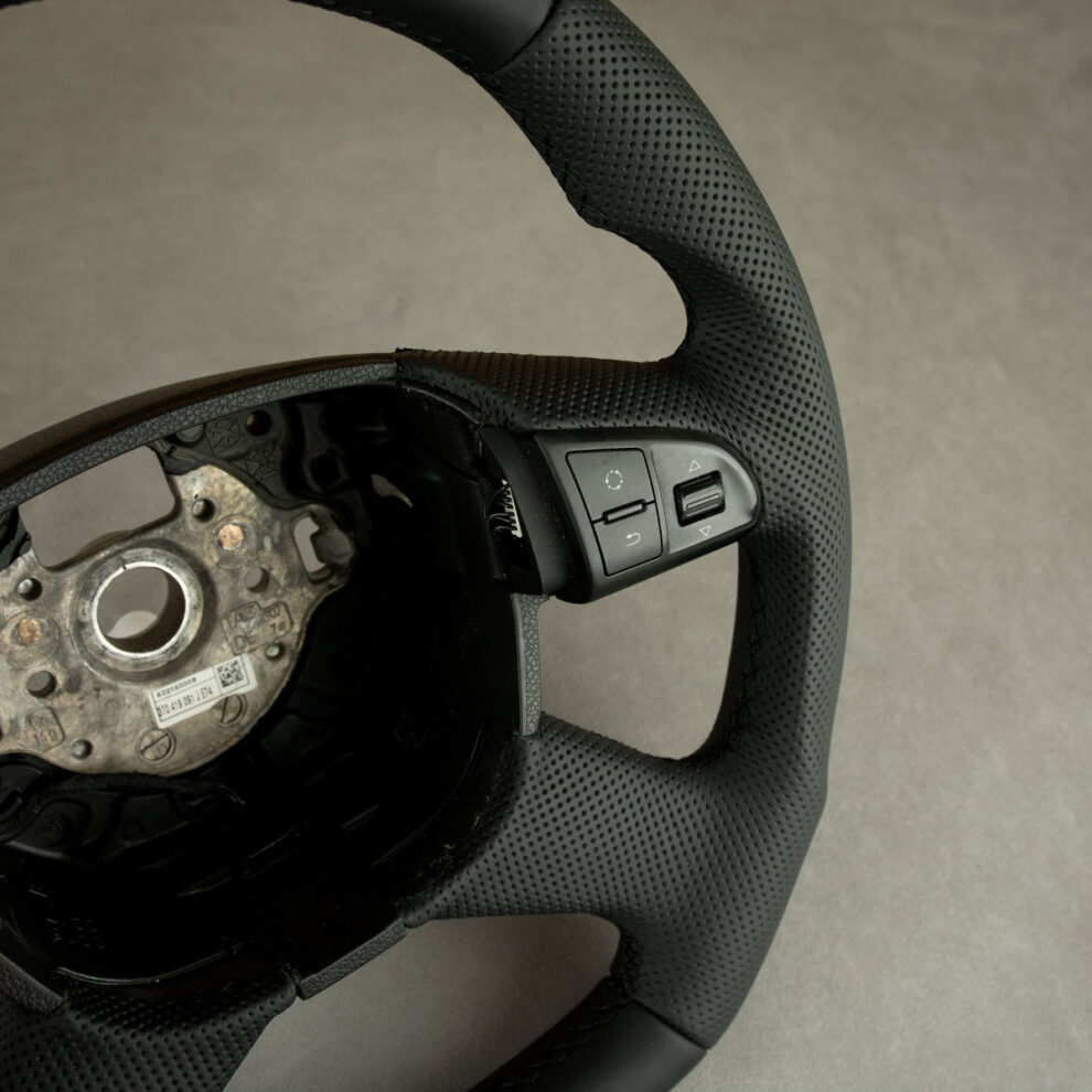 Modyfikacja i obszycie kierownicy Skoda Superb II