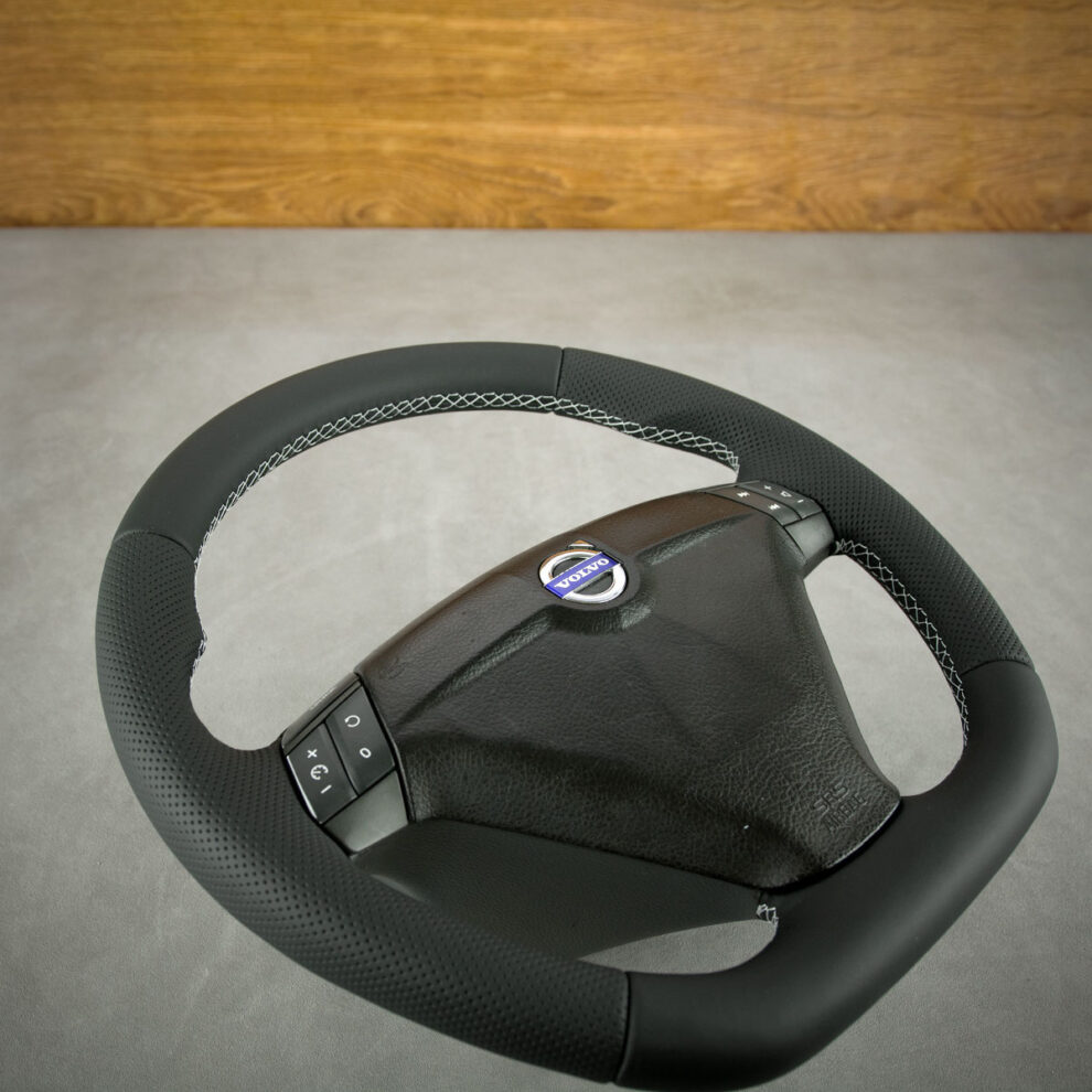 Modyfikacja i obszycie kierownicy Volvo S60
