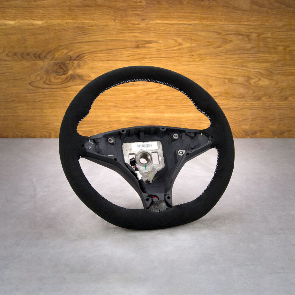 Obszycie kierownicy Tesla Model S