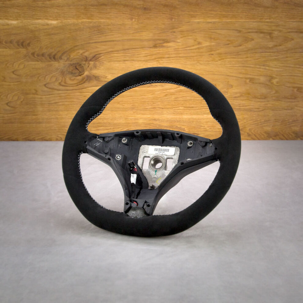 Obszycie kierownicy Tesla Model S
