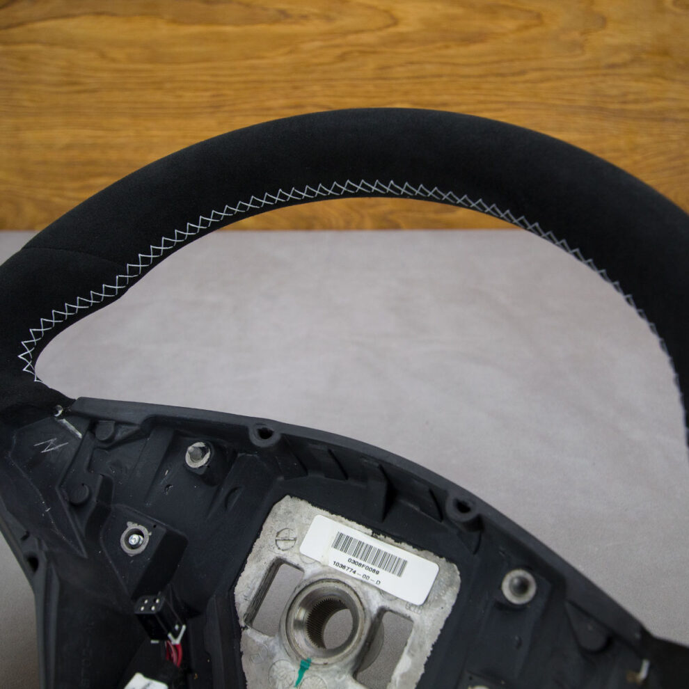 Obszycie kierownicy Tesla Model S