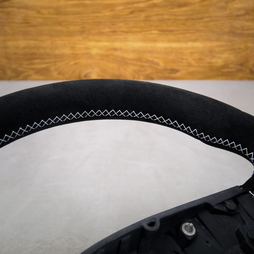 Obszycie kierownicy Tesla Model S