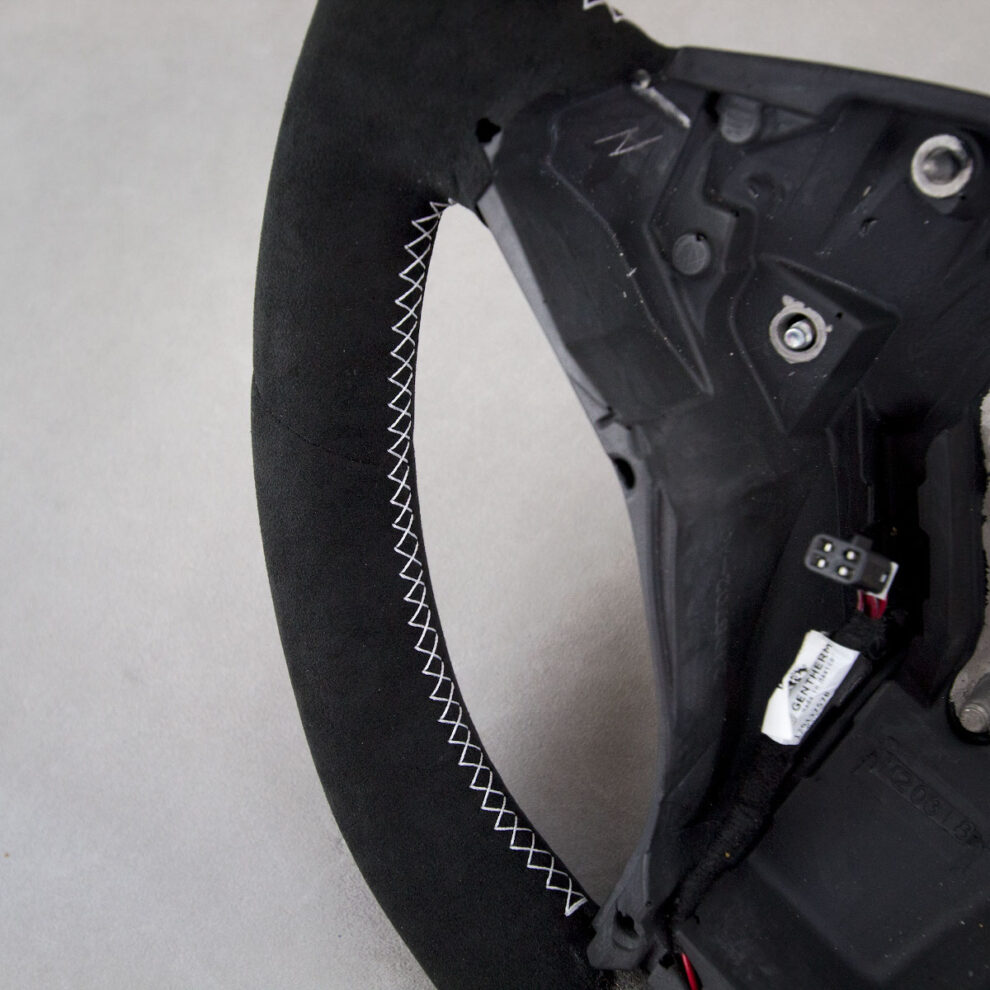 Obszycie kierownicy Tesla Model S