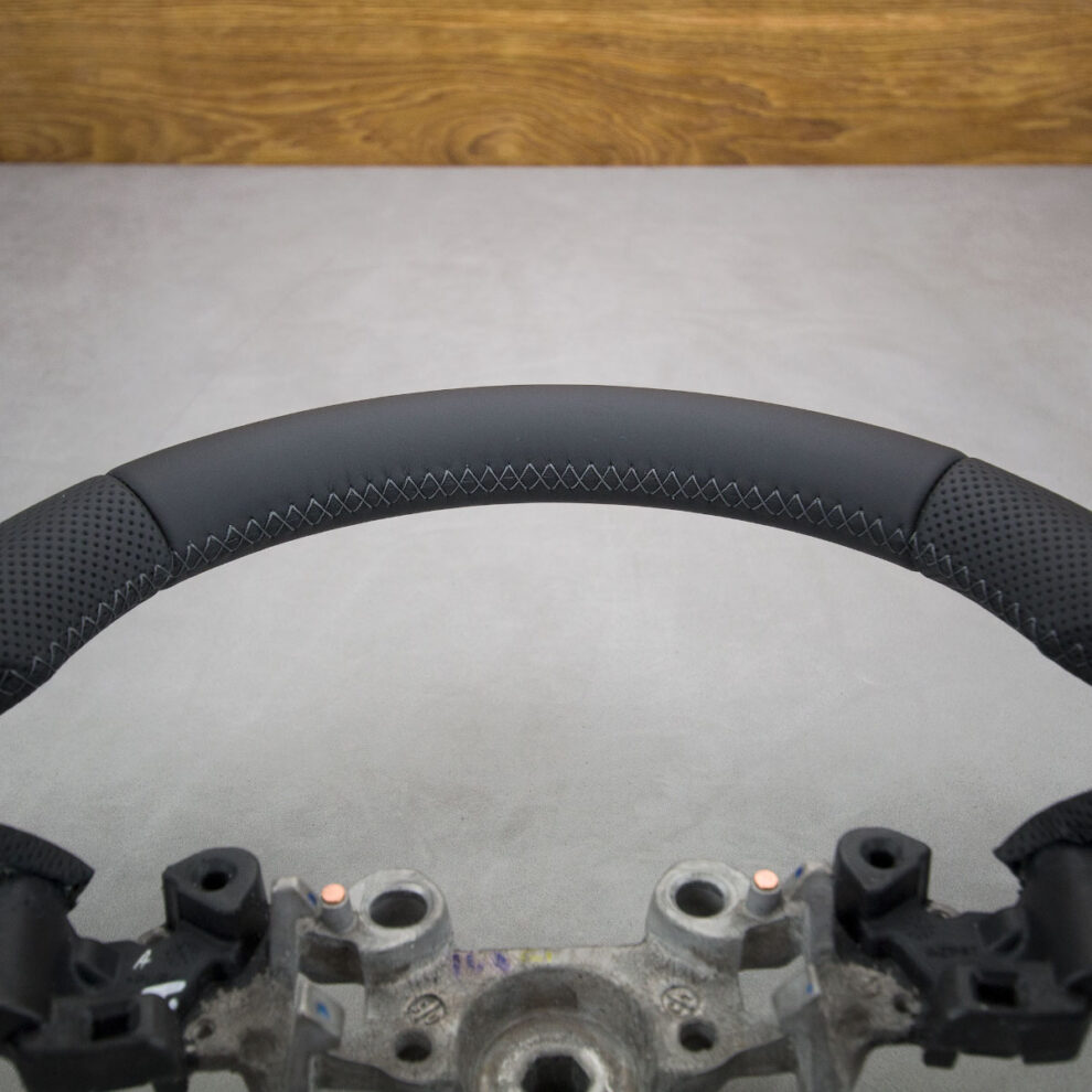 Modyfikacja i obszycie kierownicy Mazda 3