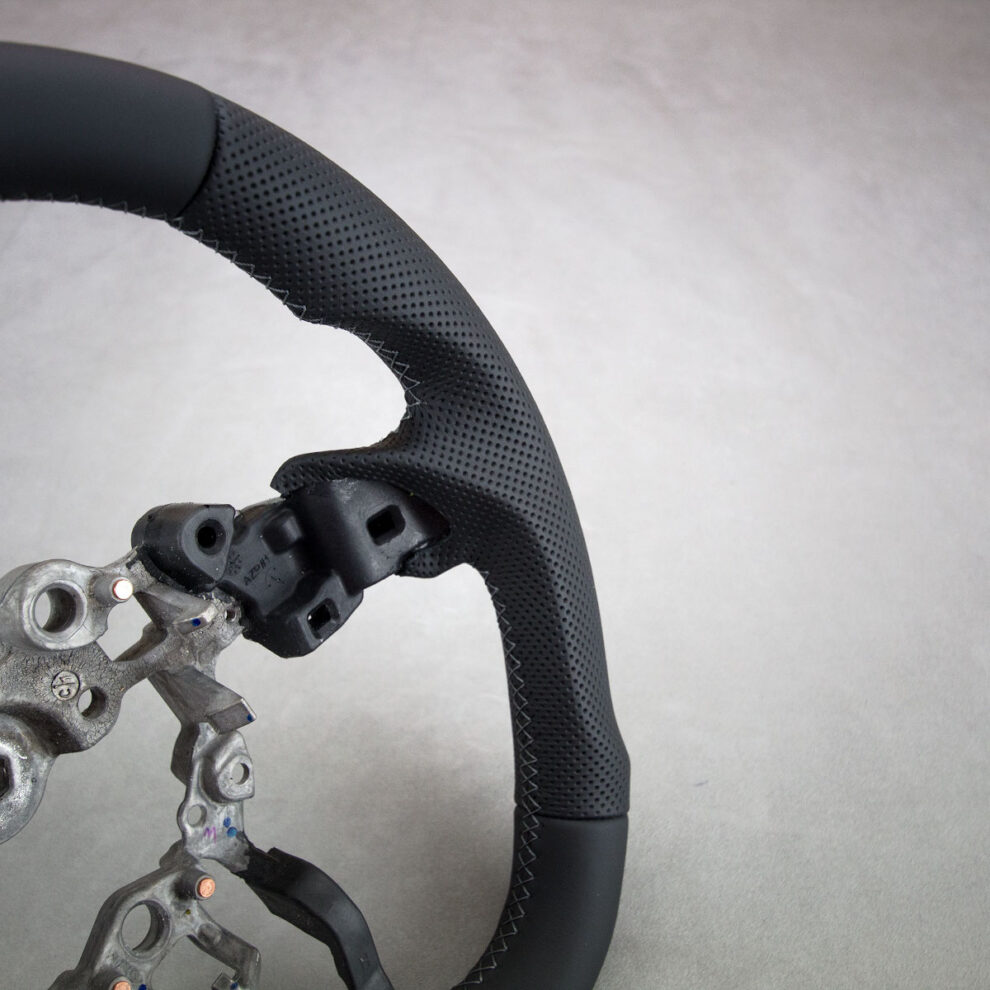 Modyfikacja i obszycie kierownicy Mazda 3