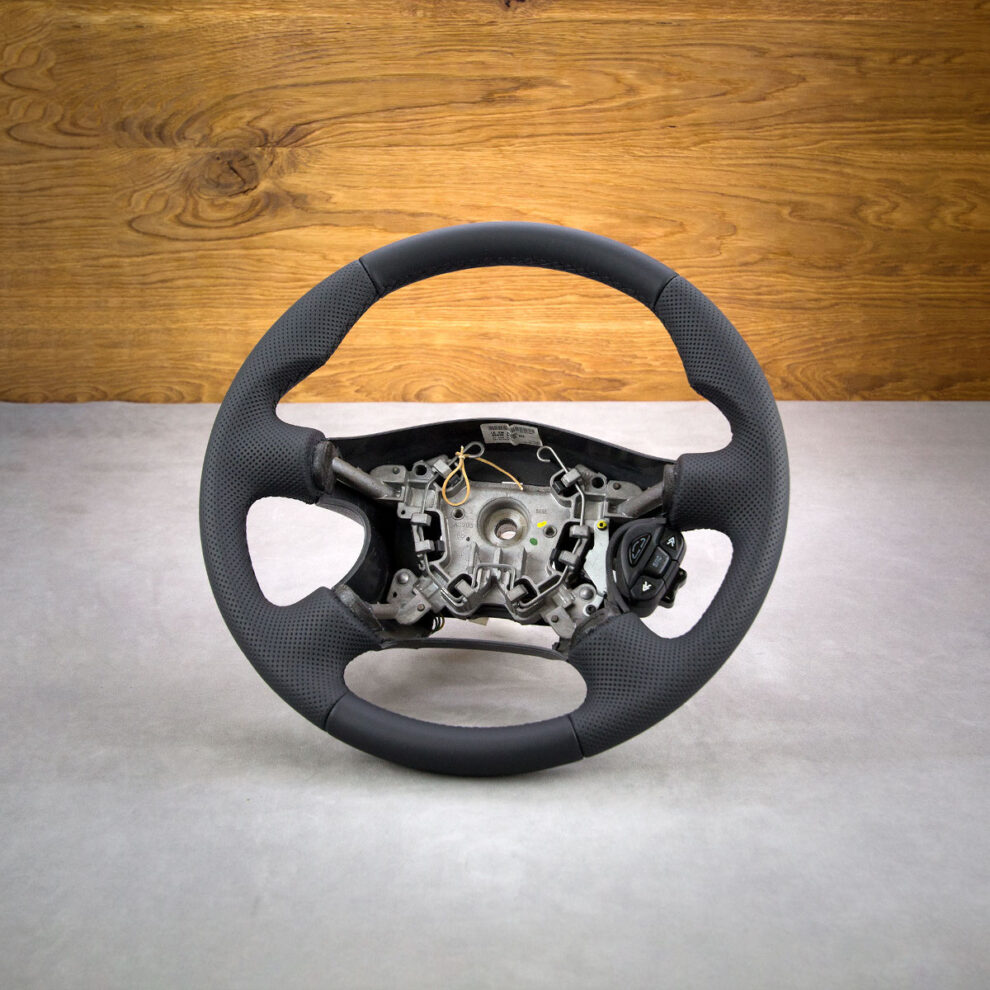 Modyfikacja i obszycie kierownicy Nissan Terrano