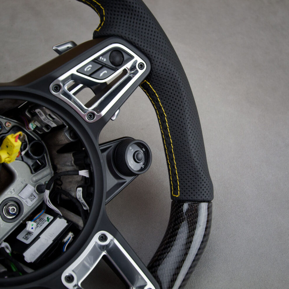 Modyfikacja i obszycie kierownicy Porsche 911