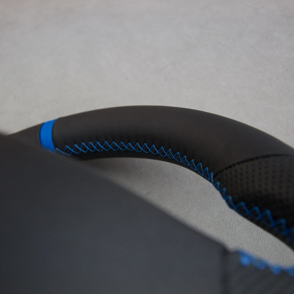 Modyfikacja i obszycie kierownicy Volvo C30