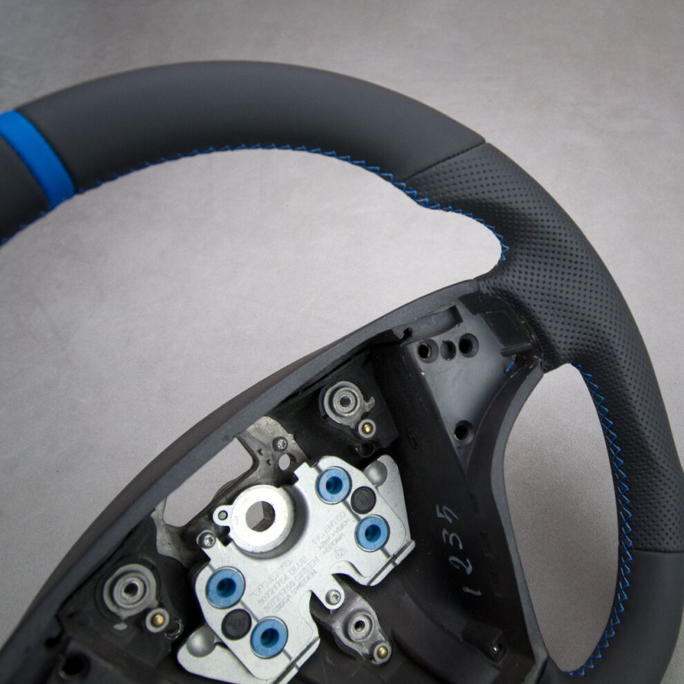 Modyfikacja i obszycie kierownicy Volvo C30