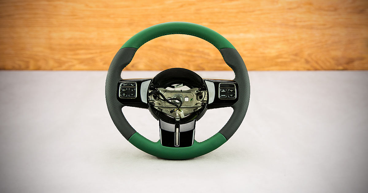 Modyfikacja i obszycie kierownicy Jeep Wrangler Modyfikacja i obszycie kierownicy Jeep Wrangler