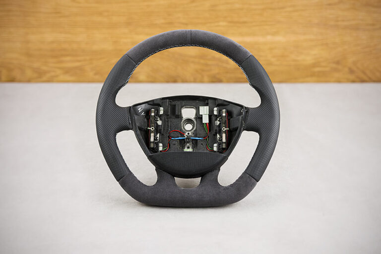 Modyfikacja i obszycie kierownicy Renault Trafic II