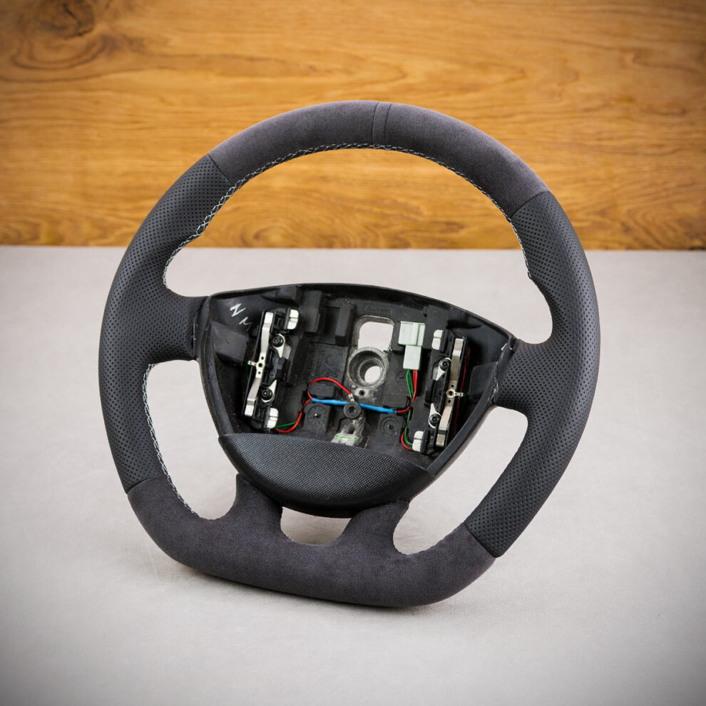 Modyfikacja i obszycie kierownicy Renault Trafic II