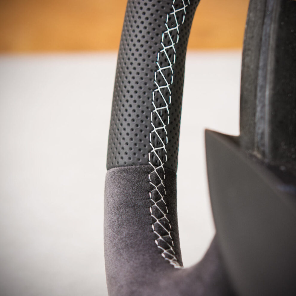 Modyfikacja i obszycie kierownicy Renault Trafic II