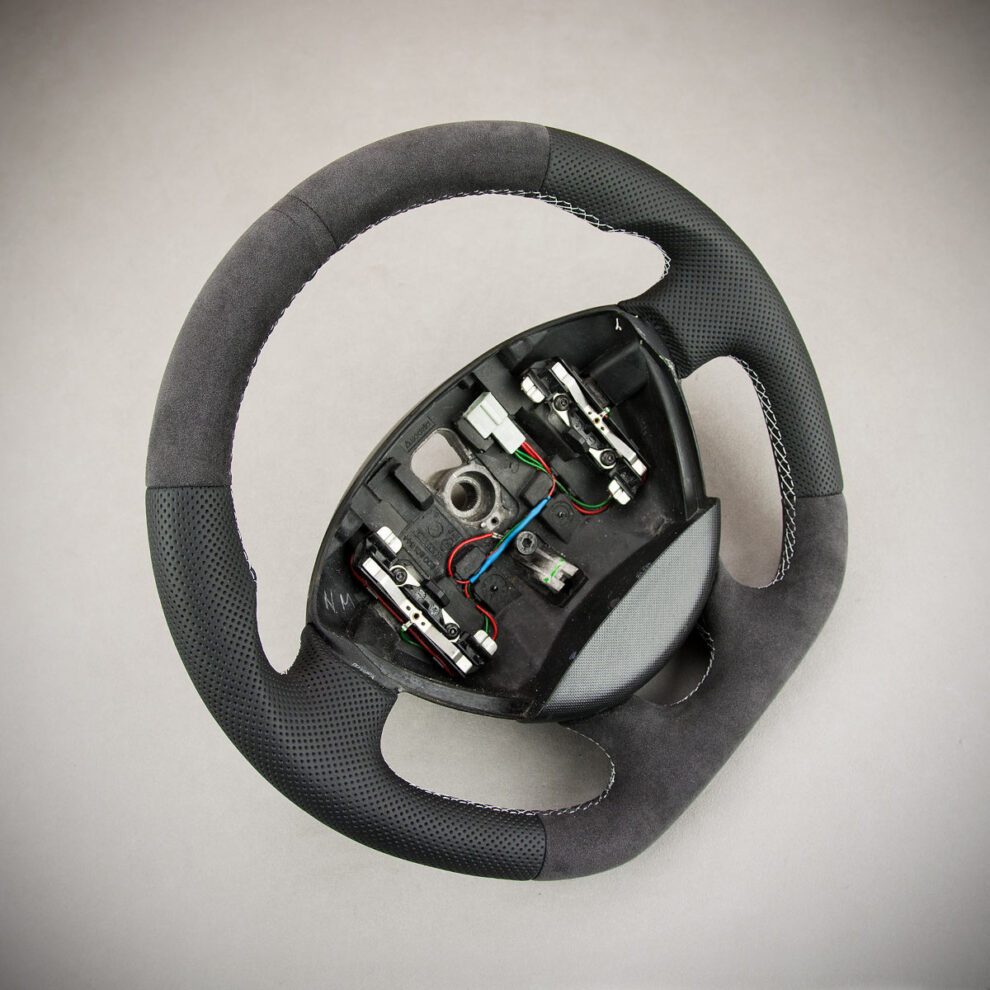 Modyfikacja i obszycie kierownicy Renault Trafic II