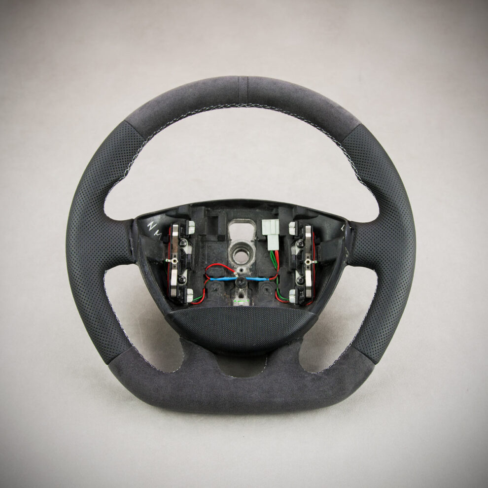 Modyfikacja i obszycie kierownicy Renault Trafic II