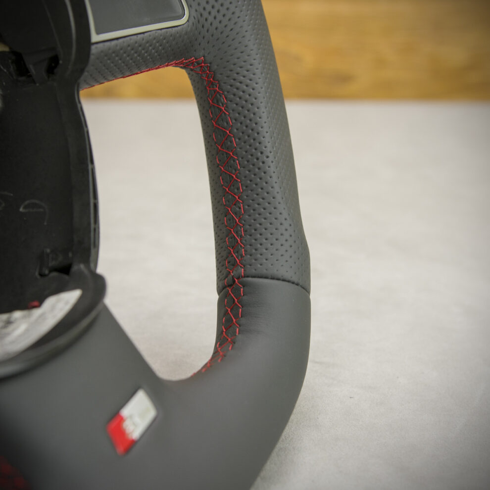 Modyfikacja i obszycie kierownicy Audi A3 8P