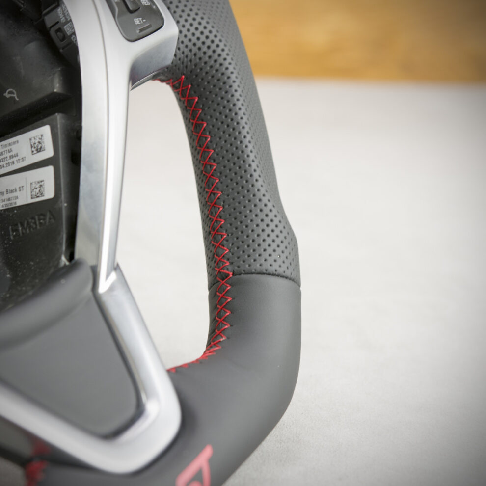 Modyfikacja i obszycie kierownicy Ford Fiesta ST Mk7