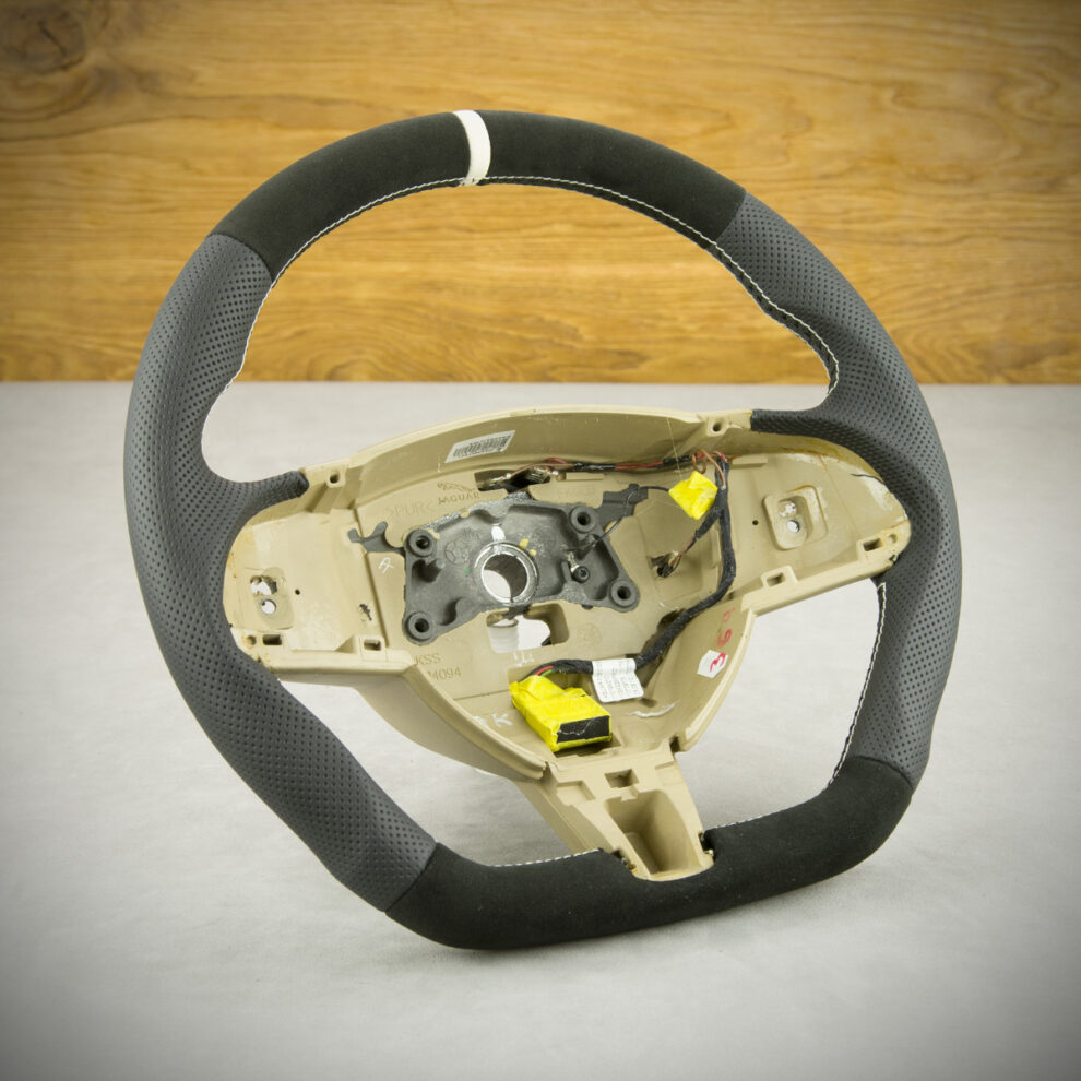 Modyfikacja i obszycie kierownicy Jaguar F-Type