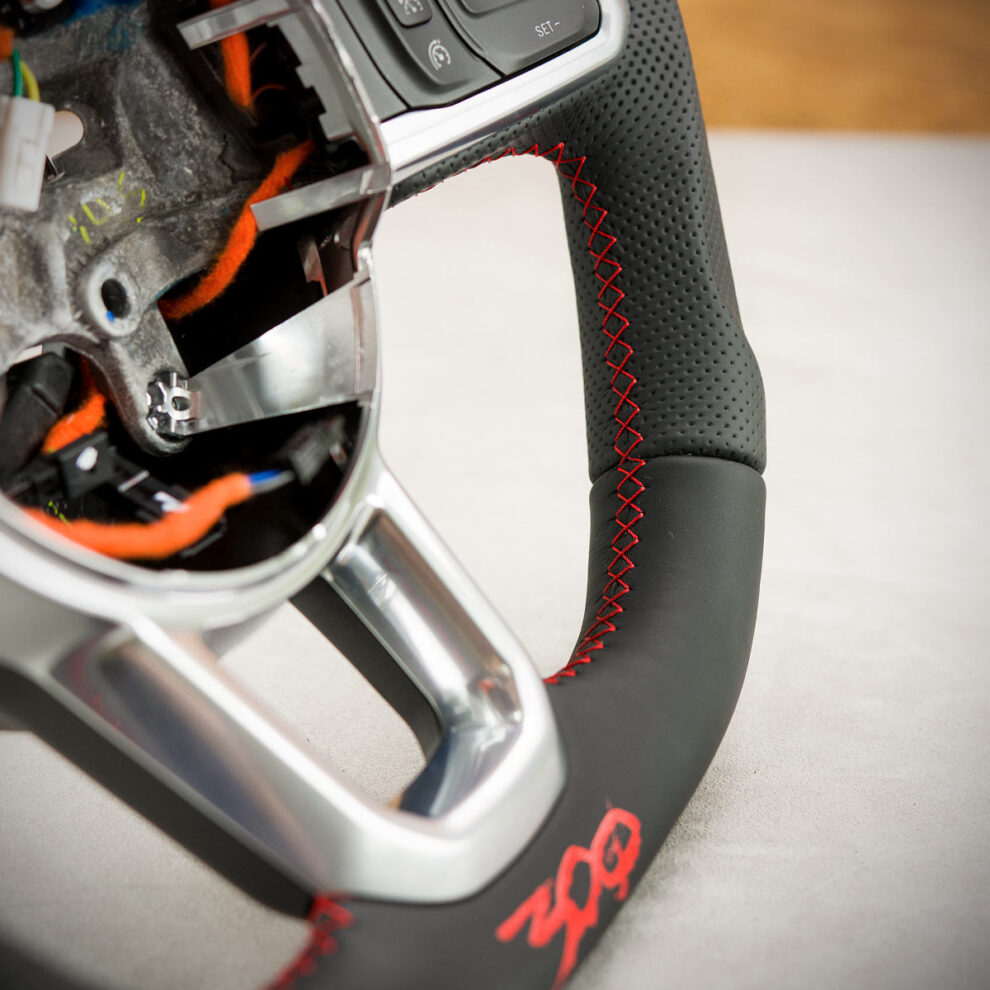 Modyfikacja i obszycie kierownicy Jeep Wrangler IV