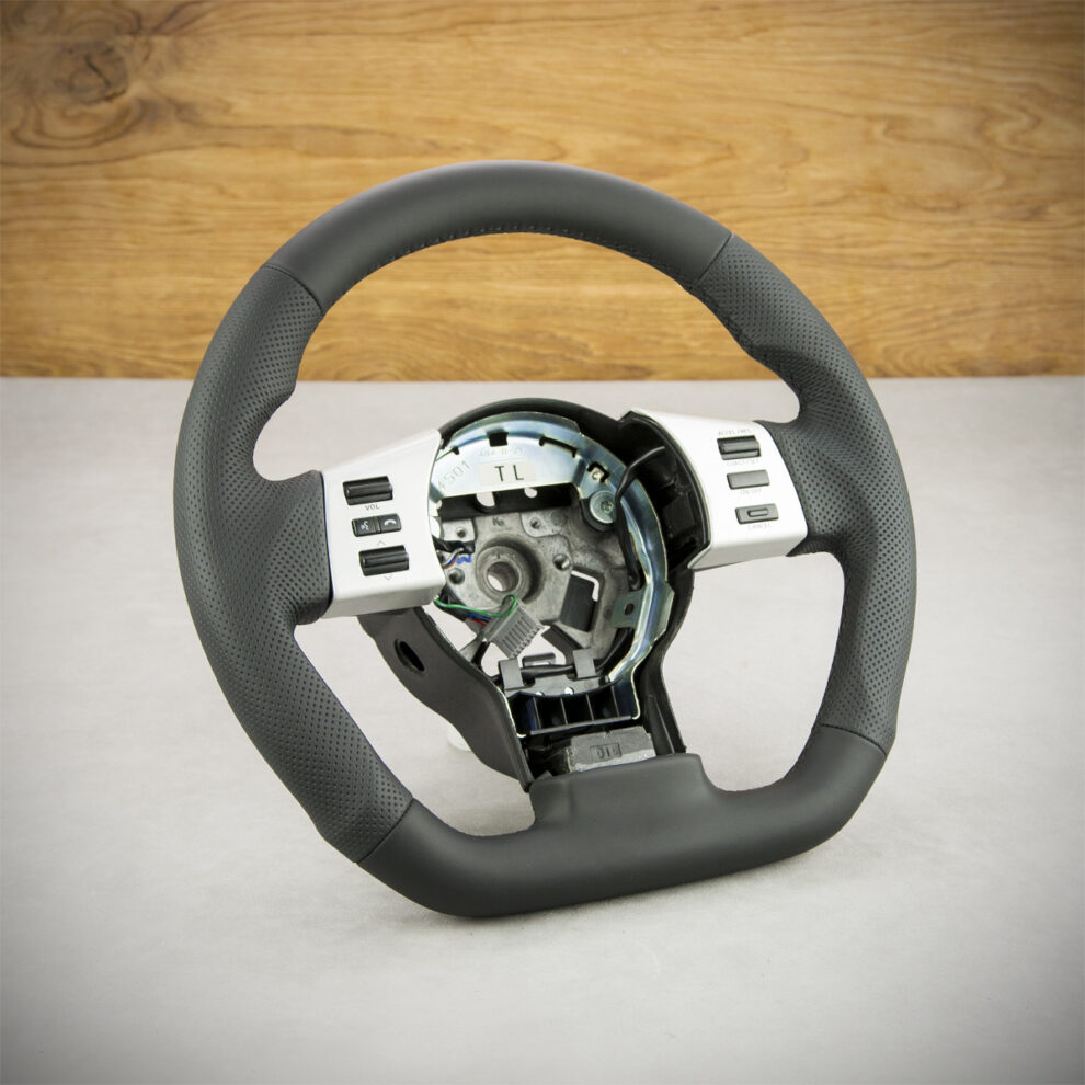 Modyfikacja i obszycie kierownicy Nissan 350Z