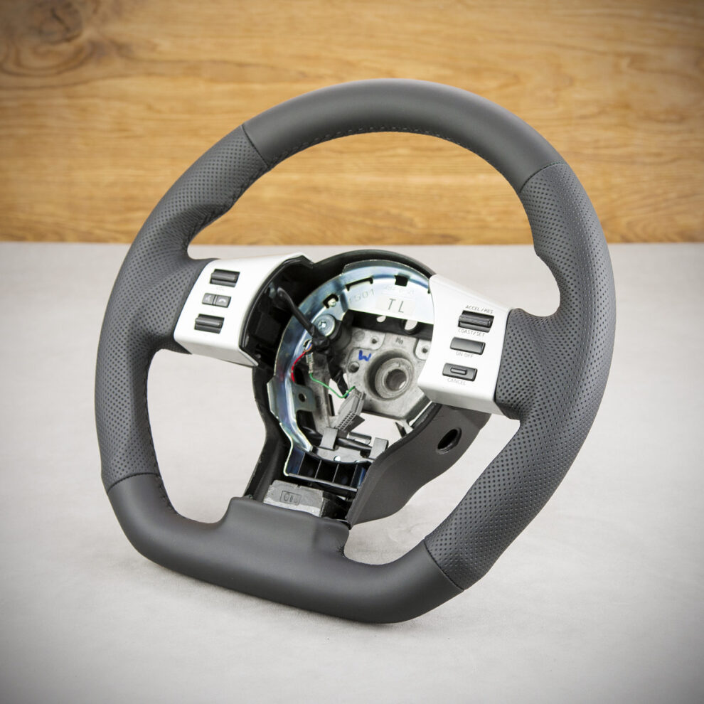 Modyfikacja i obszycie kierownicy Nissan 350Z