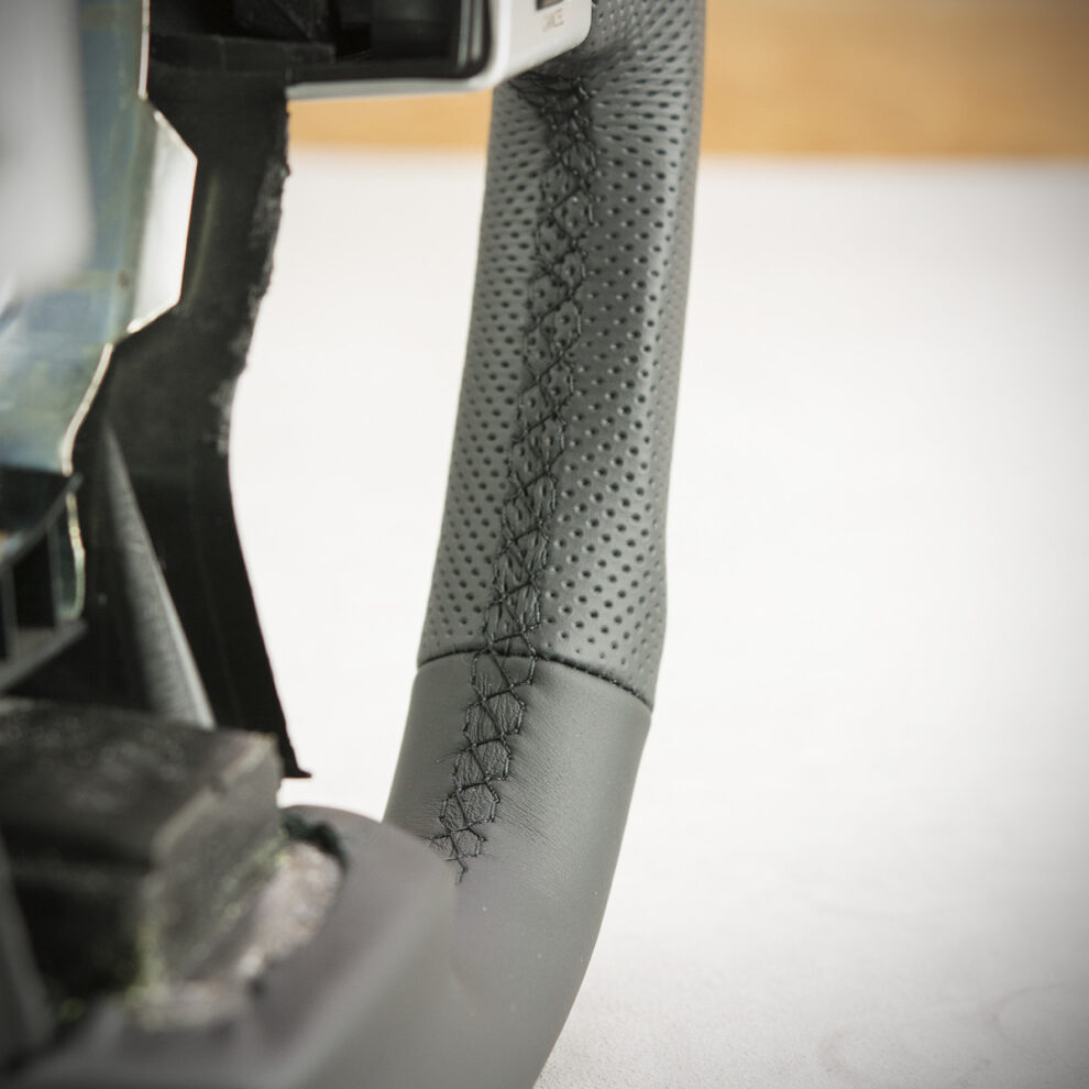 Modyfikacja i obszycie kierownicy Nissan 350Z