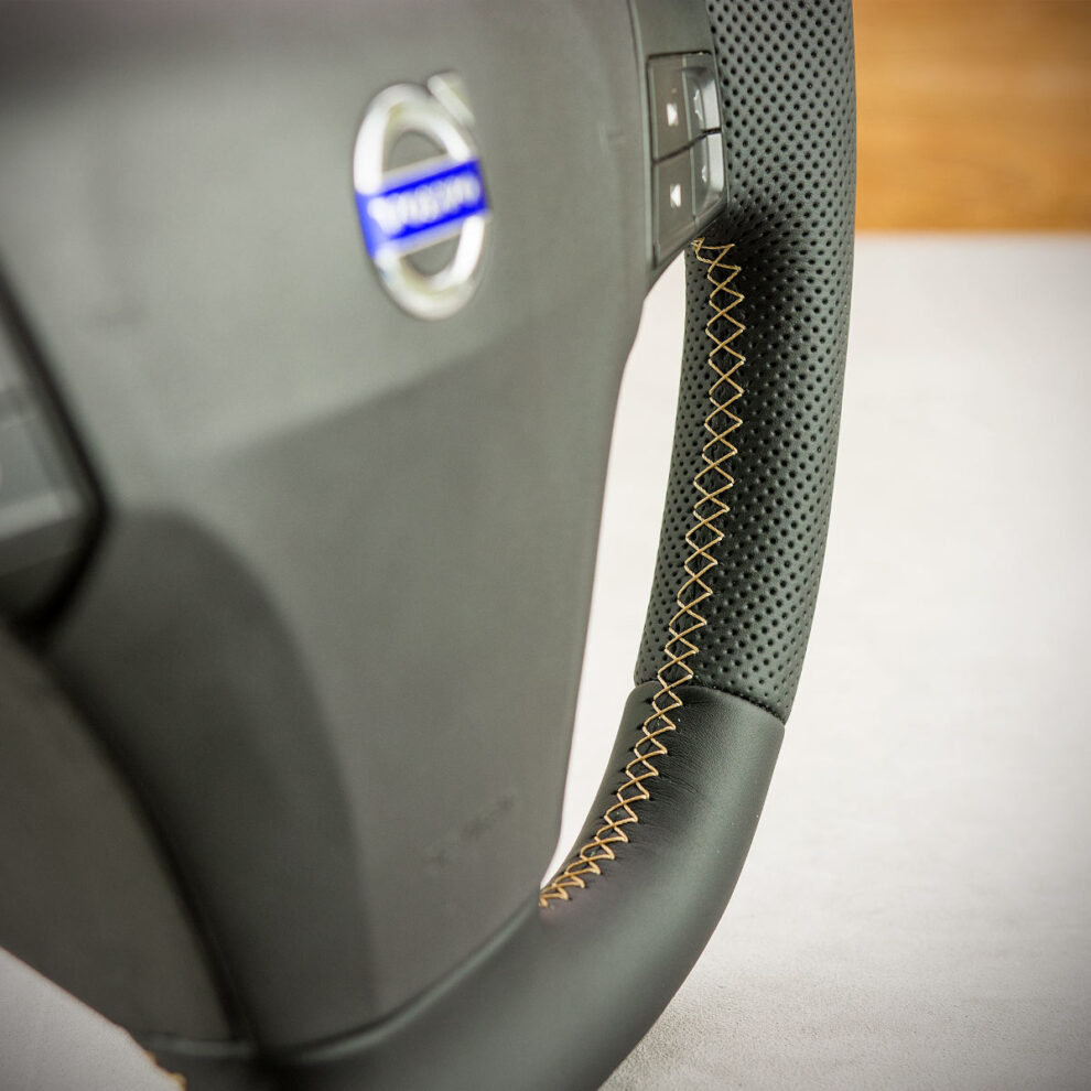 Modyfikacja i obszycie kierownicy Volvo V50