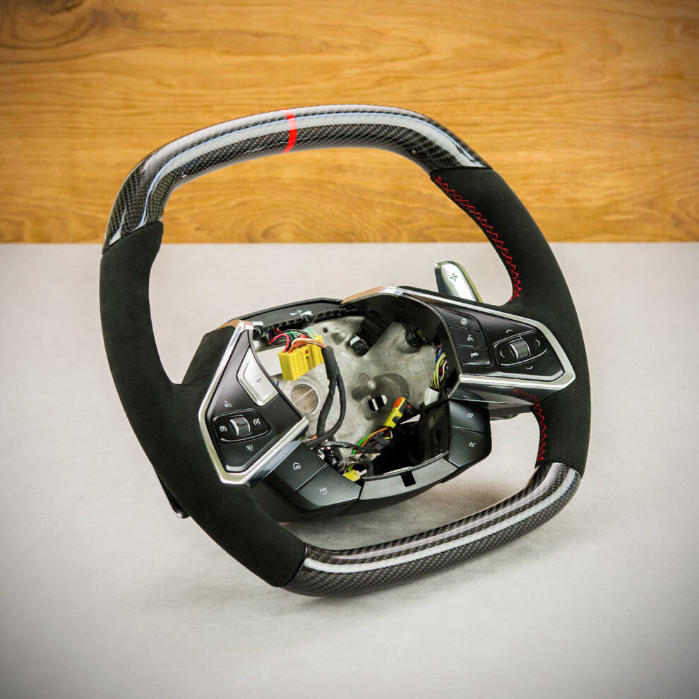 Modyfikacja i obszycie kierownicy Chevrolet Corvette C8