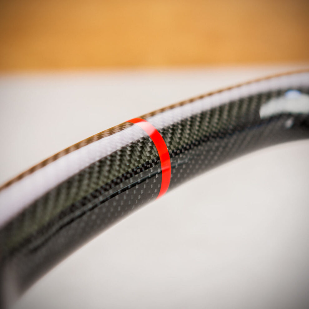 Modyfikacja i obszycie kierownicy Chevrolet Corvette C8