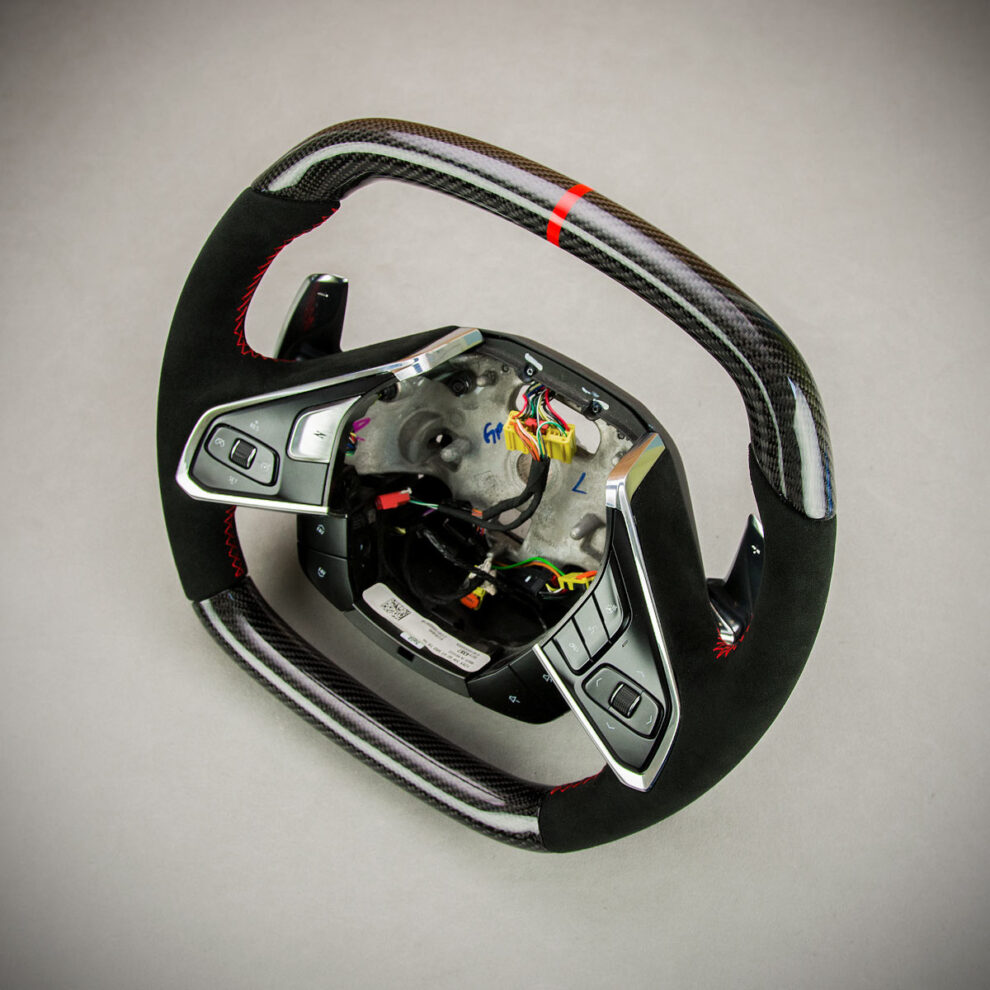 Modyfikacja i obszycie kierownicy Chevrolet Corvette C8