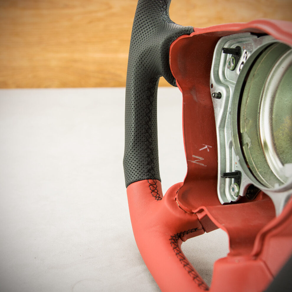 Modyfikacja i obszycie kierownicy Chrysler Crossfire