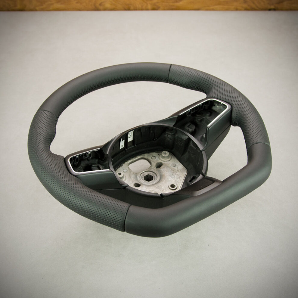 Modyfikacja i obszycie kierownicy Jaguar F-Pace