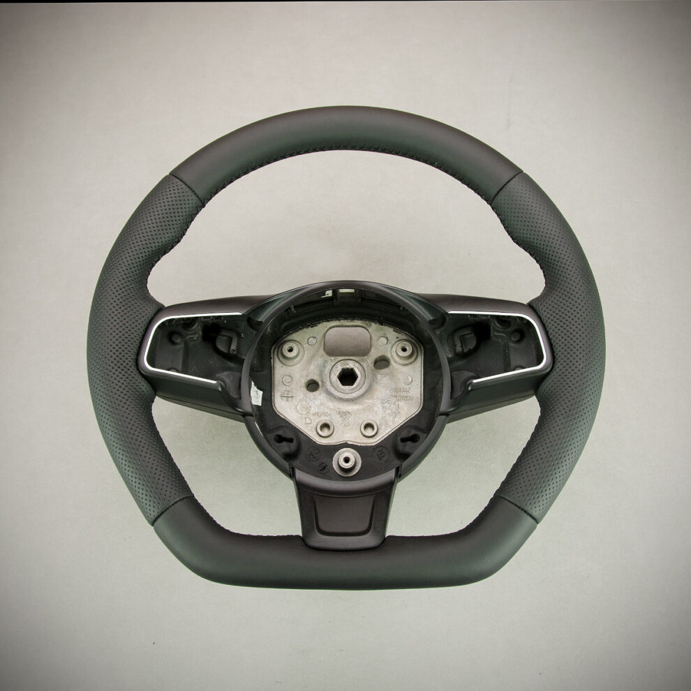 Modyfikacja i obszycie kierownicy Jaguar F-Pace
