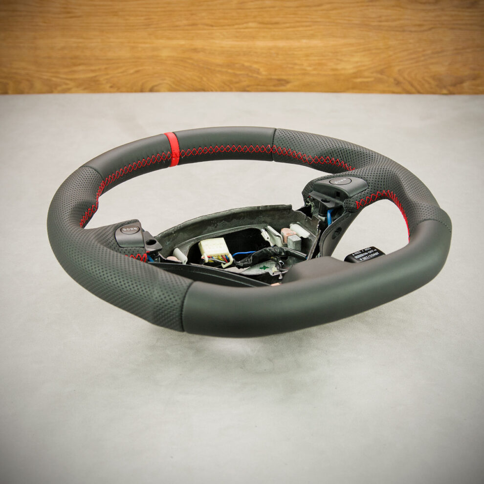 Modyfikacja i obszycie kierownicy Lexus IS
