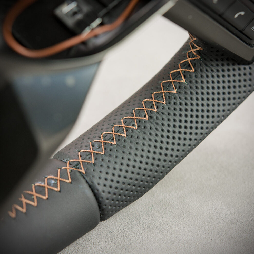 Modyfikacja i obszycie kierownicy Nissan GT-R