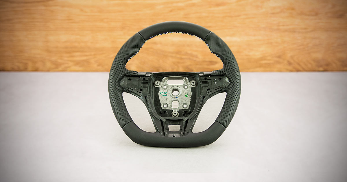 Modyfikacja i obszycie kierownicy Chevrolet Camaro V