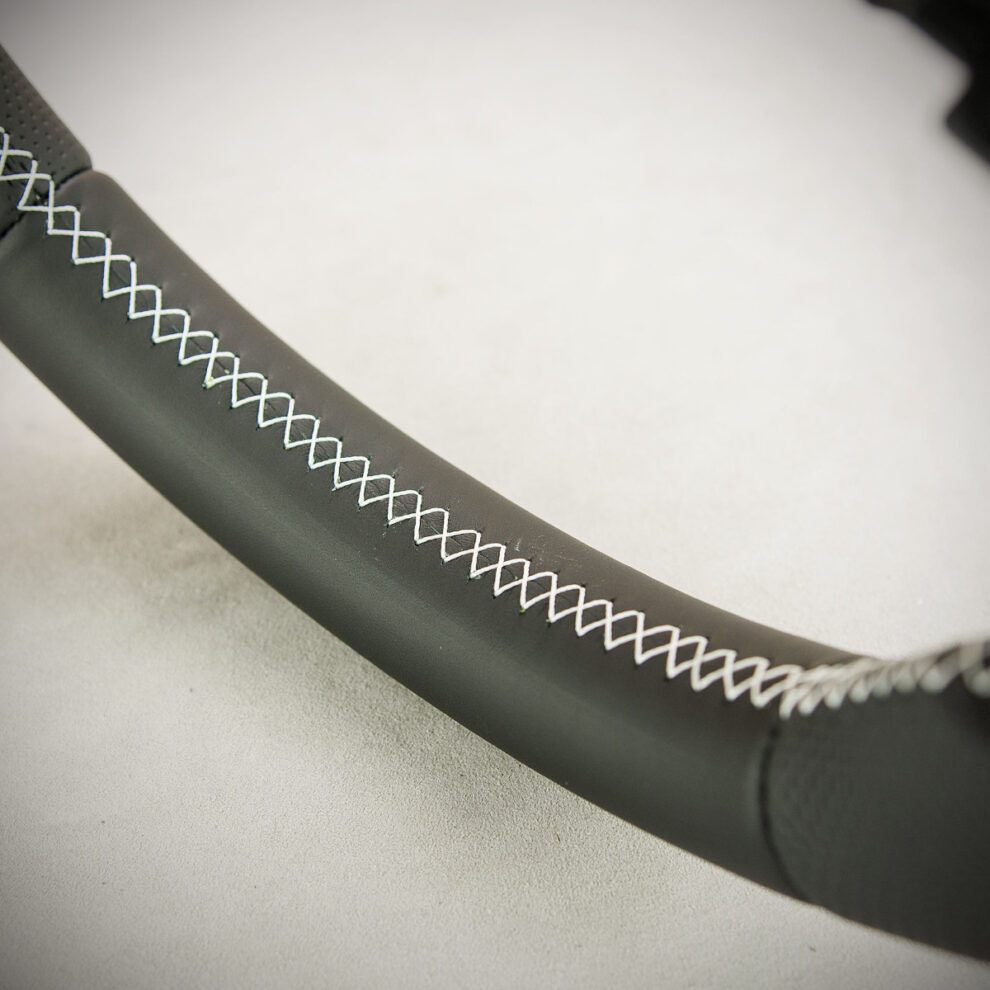 Modyfikacja i obszycie kierownicy Chevrolet Camaro V