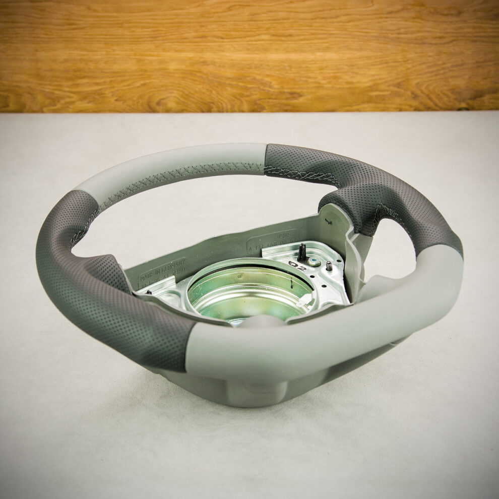 Modyfikacja i obszycie kierownicy Chrysler Crossfire