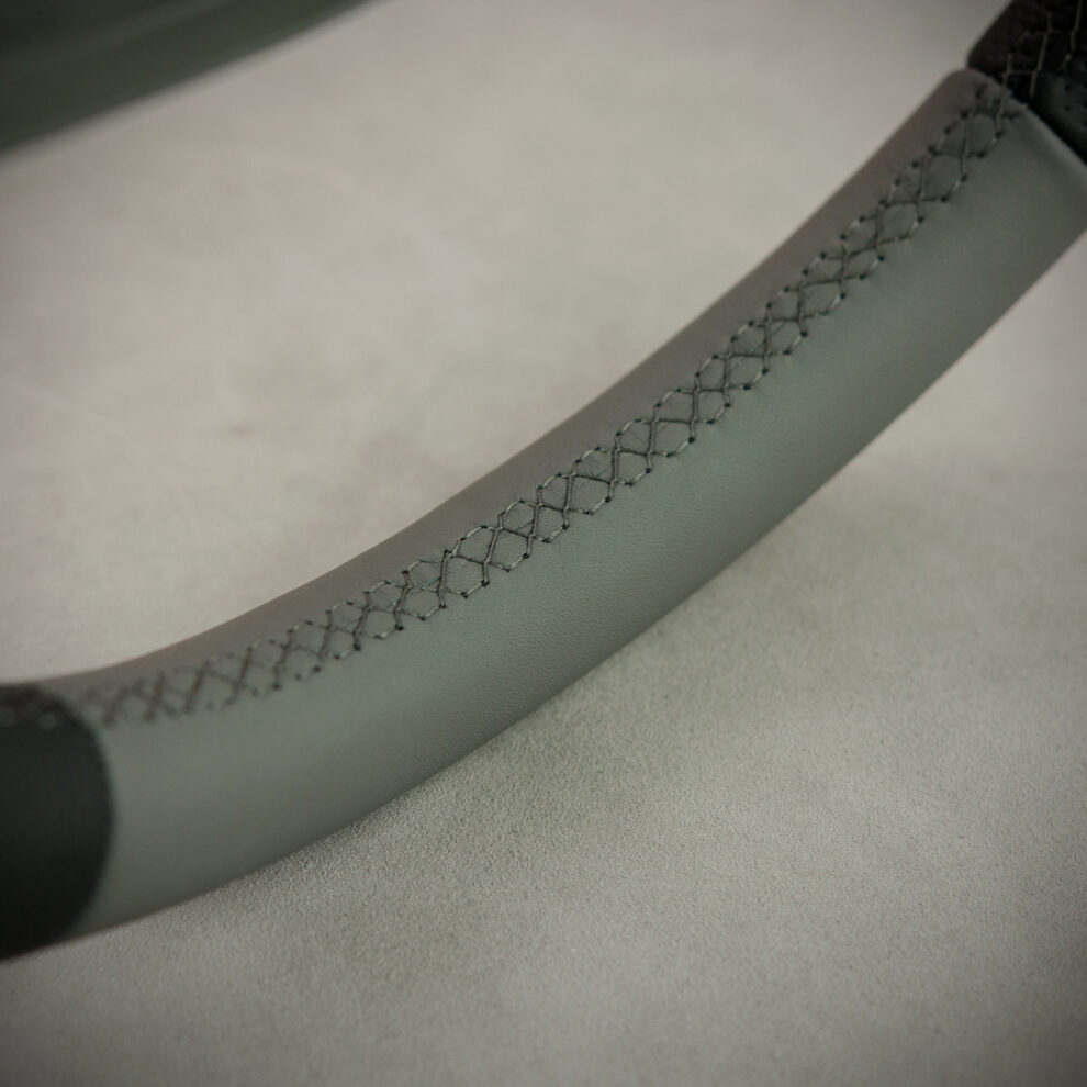 Modyfikacja i obszycie kierownicy Chrysler Crossfire