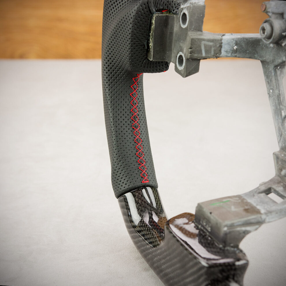 Modyfikacja i obszycie kierownicy Nissan GT-R