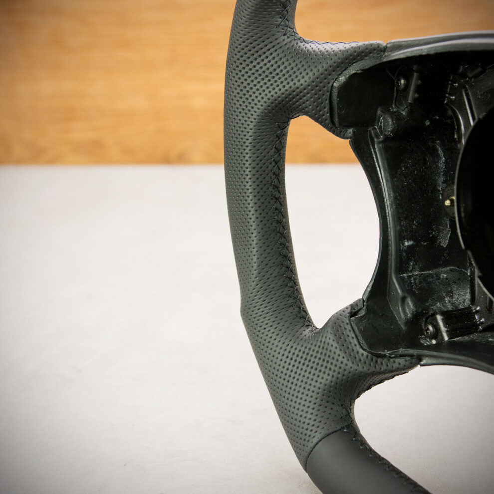 Modyfikacja i obszycie kierownicy Mercedes-Benz W220