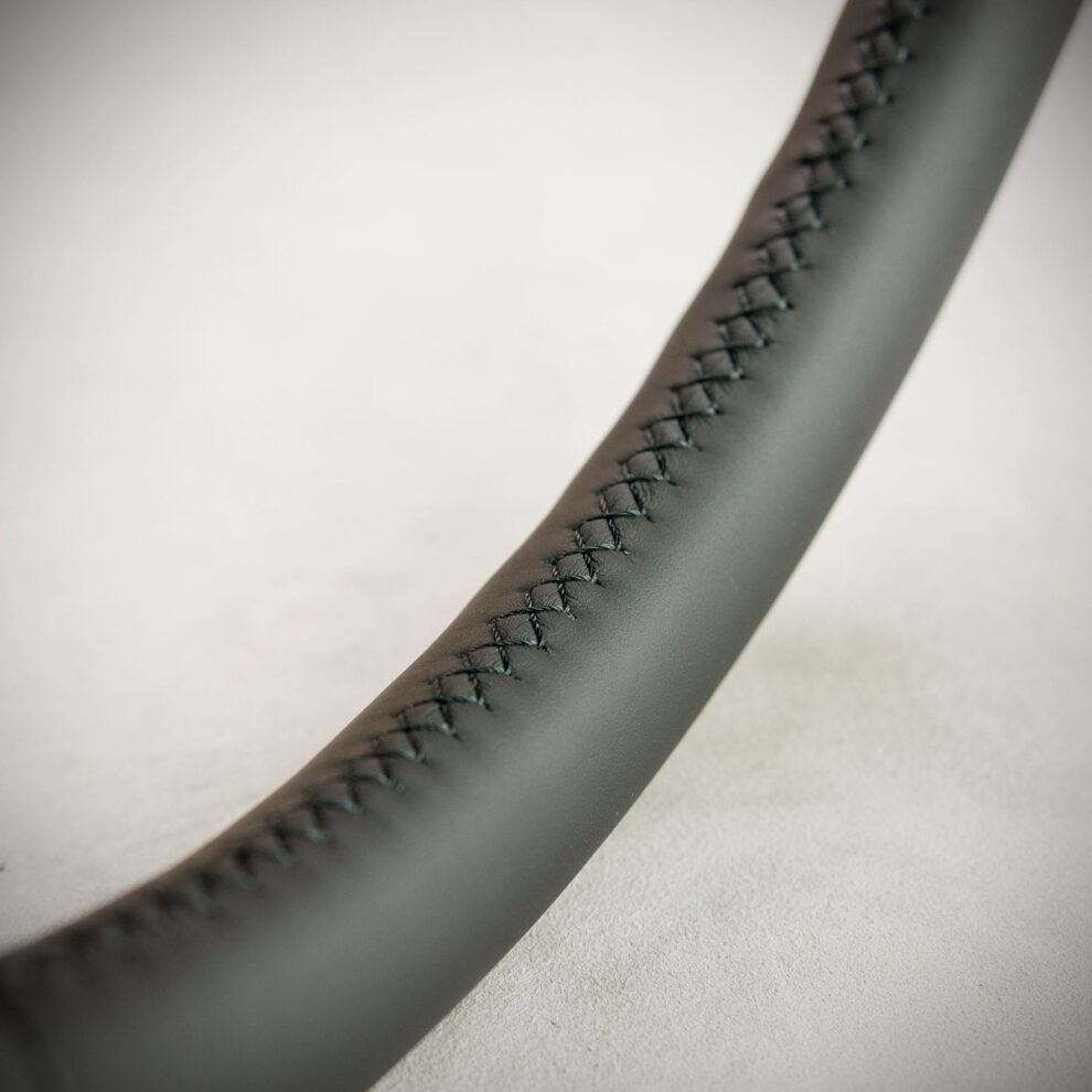 Modyfikacja i obszycie kierownicy Mercedes-Benz W220