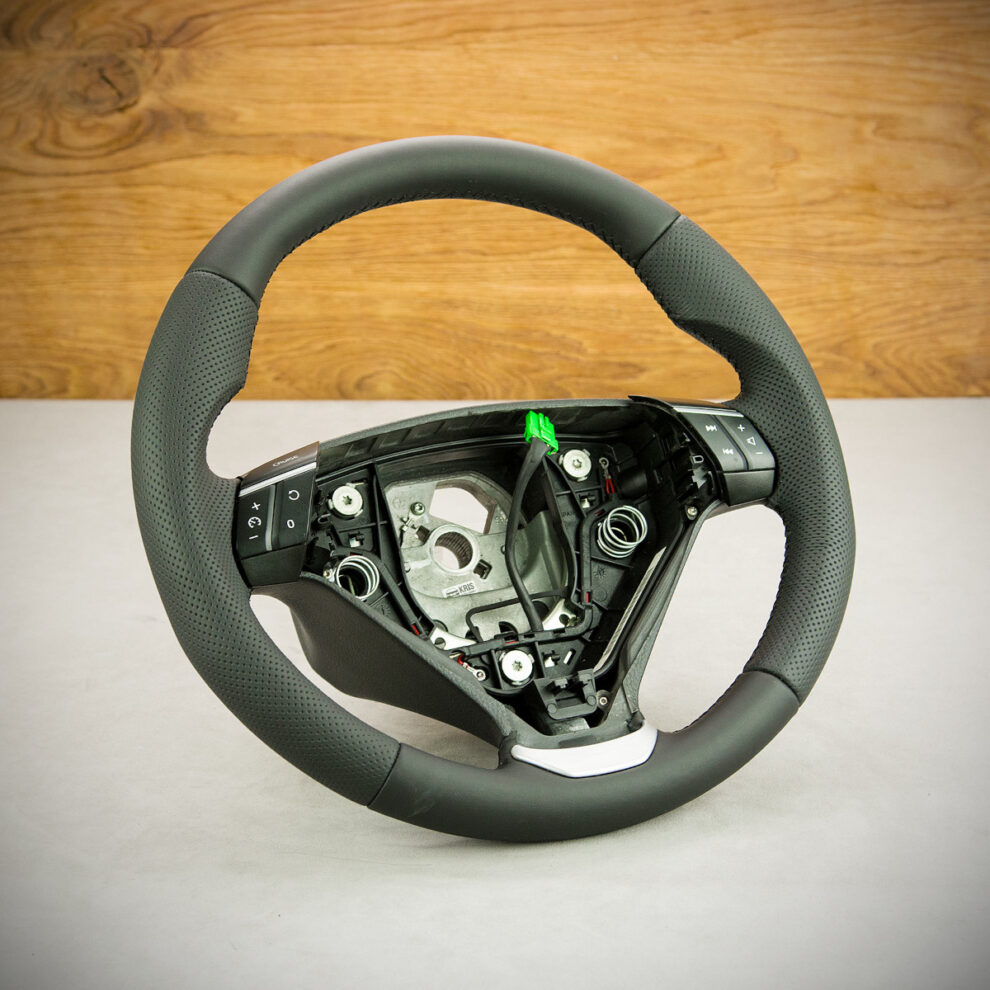 Modyfikacja i obszycie kierownicy Volvo S60