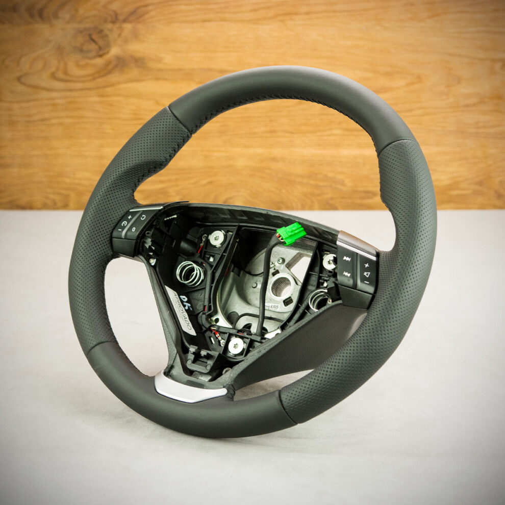 Modyfikacja i obszycie kierownicy Volvo S60