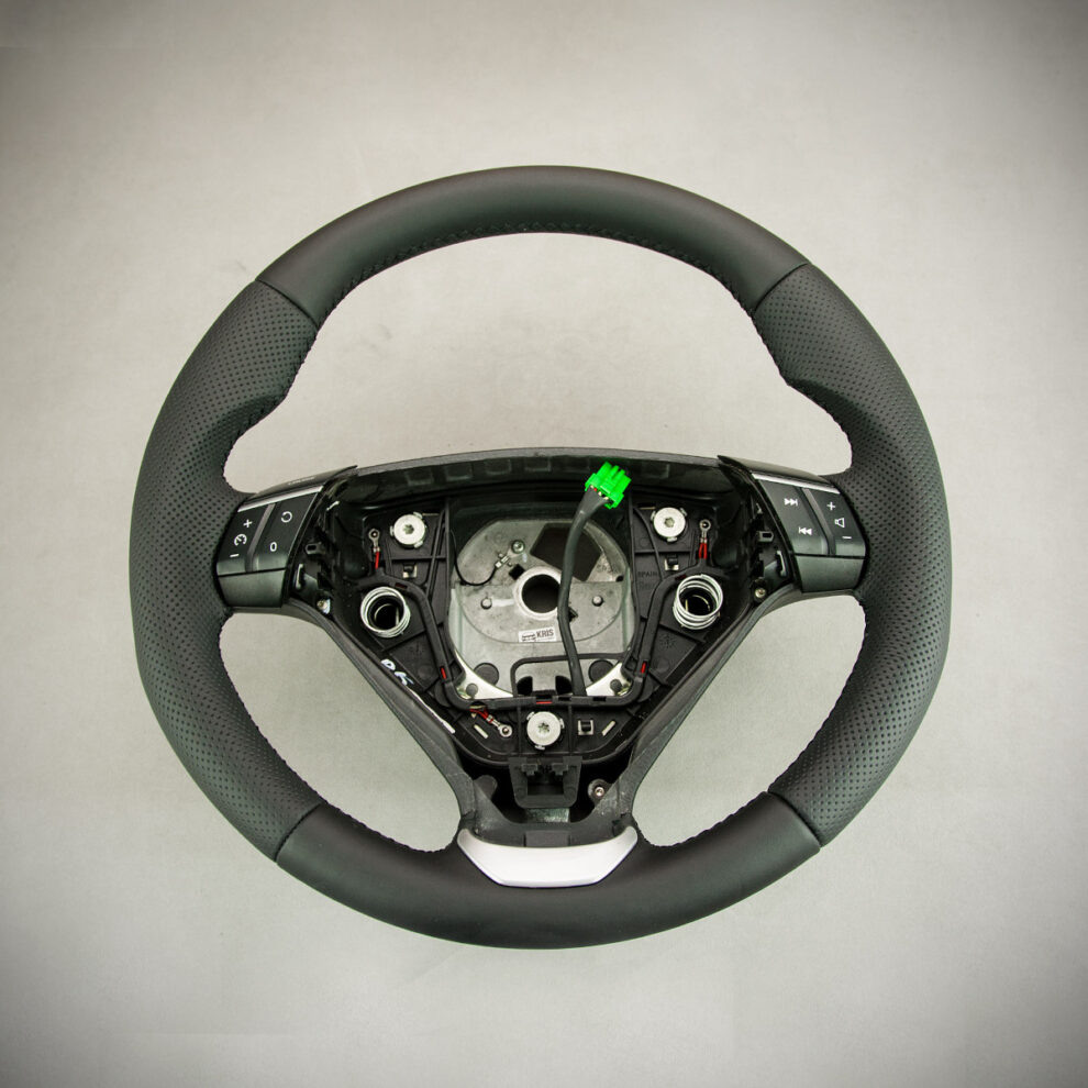 Modyfikacja i obszycie kierownicy Volvo S60